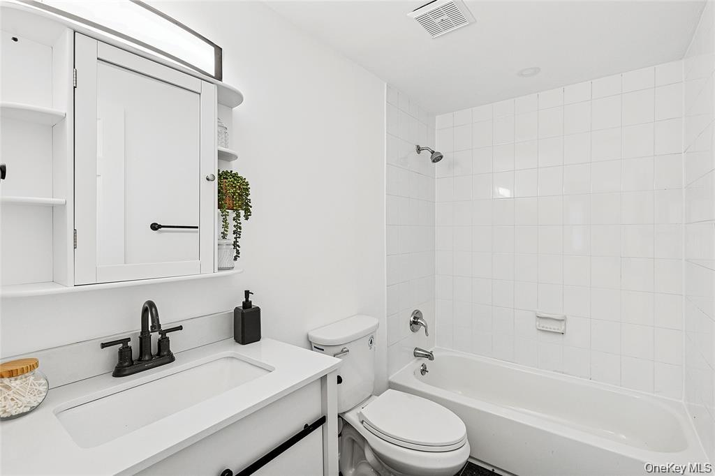 #8 photo, 46 Saint George Drive, সাফোক কাউন্টি Shirley , NY 11967