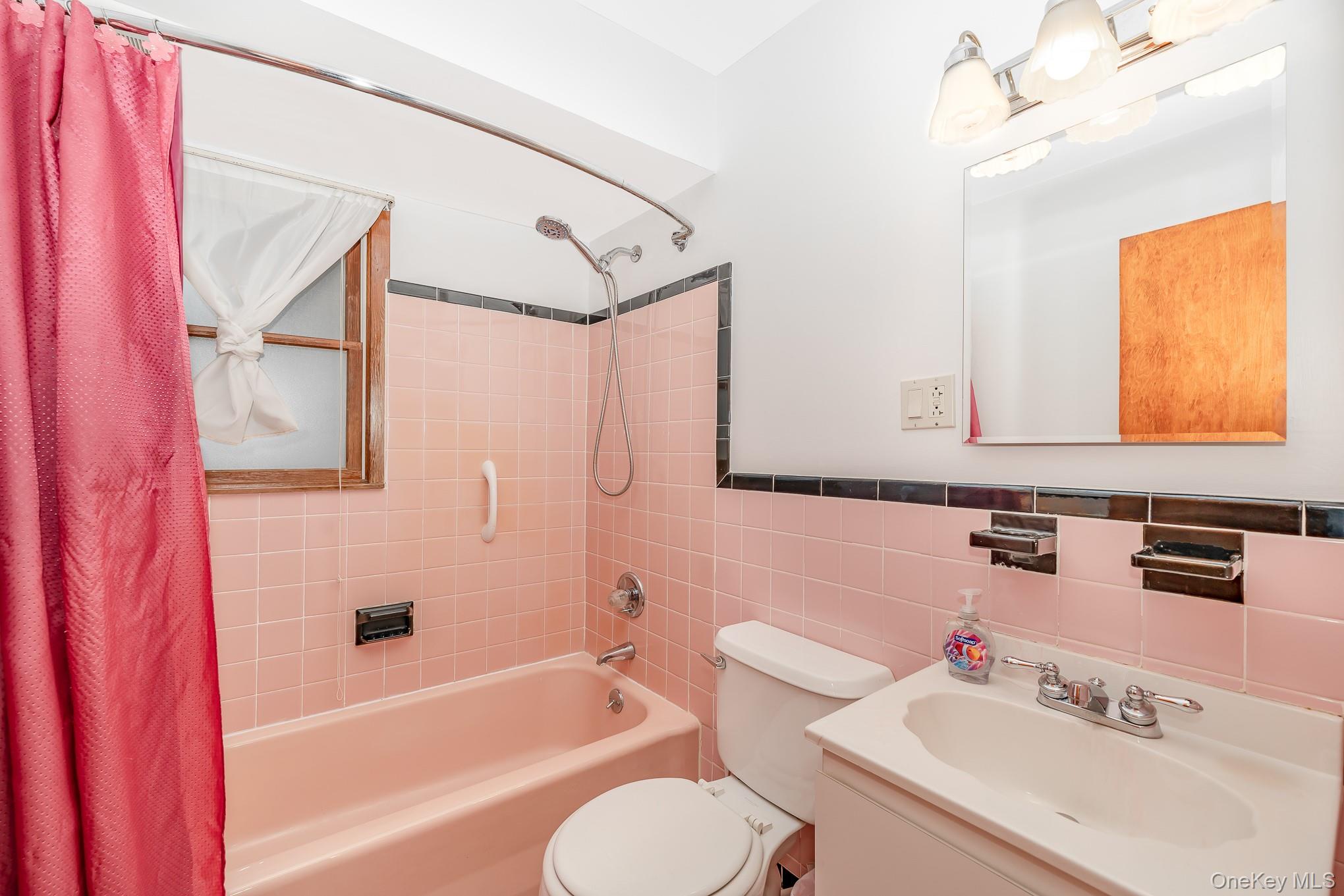 #7 photo, 242 N Pine Street, Massapequa , NY 11758