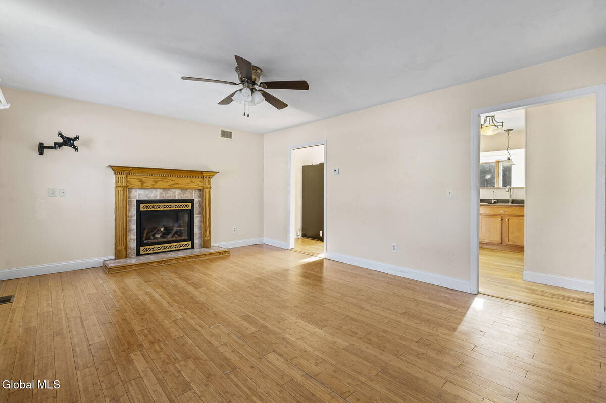 #5 photo, 2 Norland Court, Wilton , NY 12866