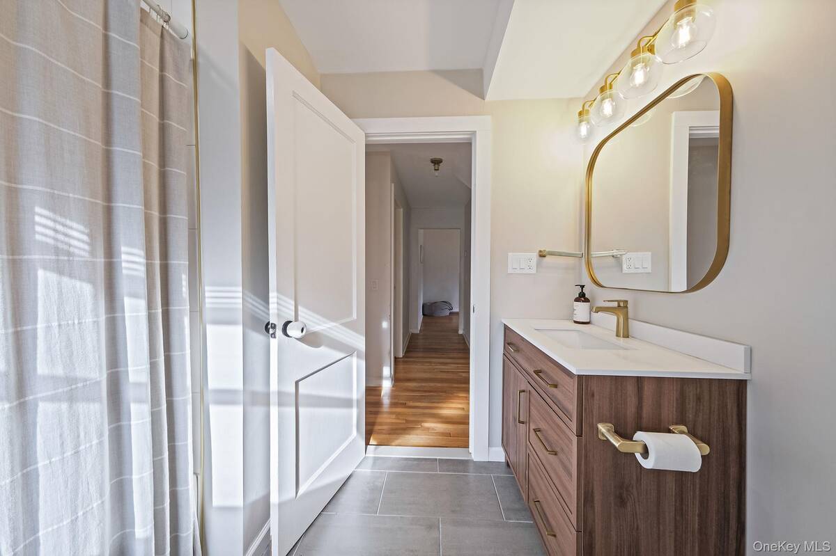 #25 photo, 114 Monroe Avenue, Patchogue , NY 11772