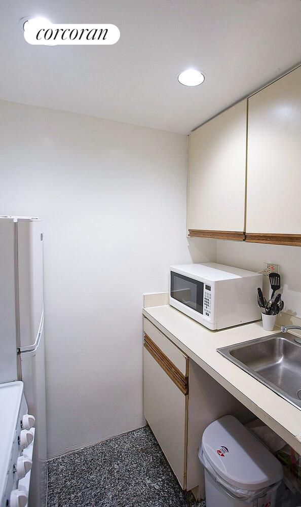 #7 photo, 210 E 47TH Street, Turtle Bay , NY 10017