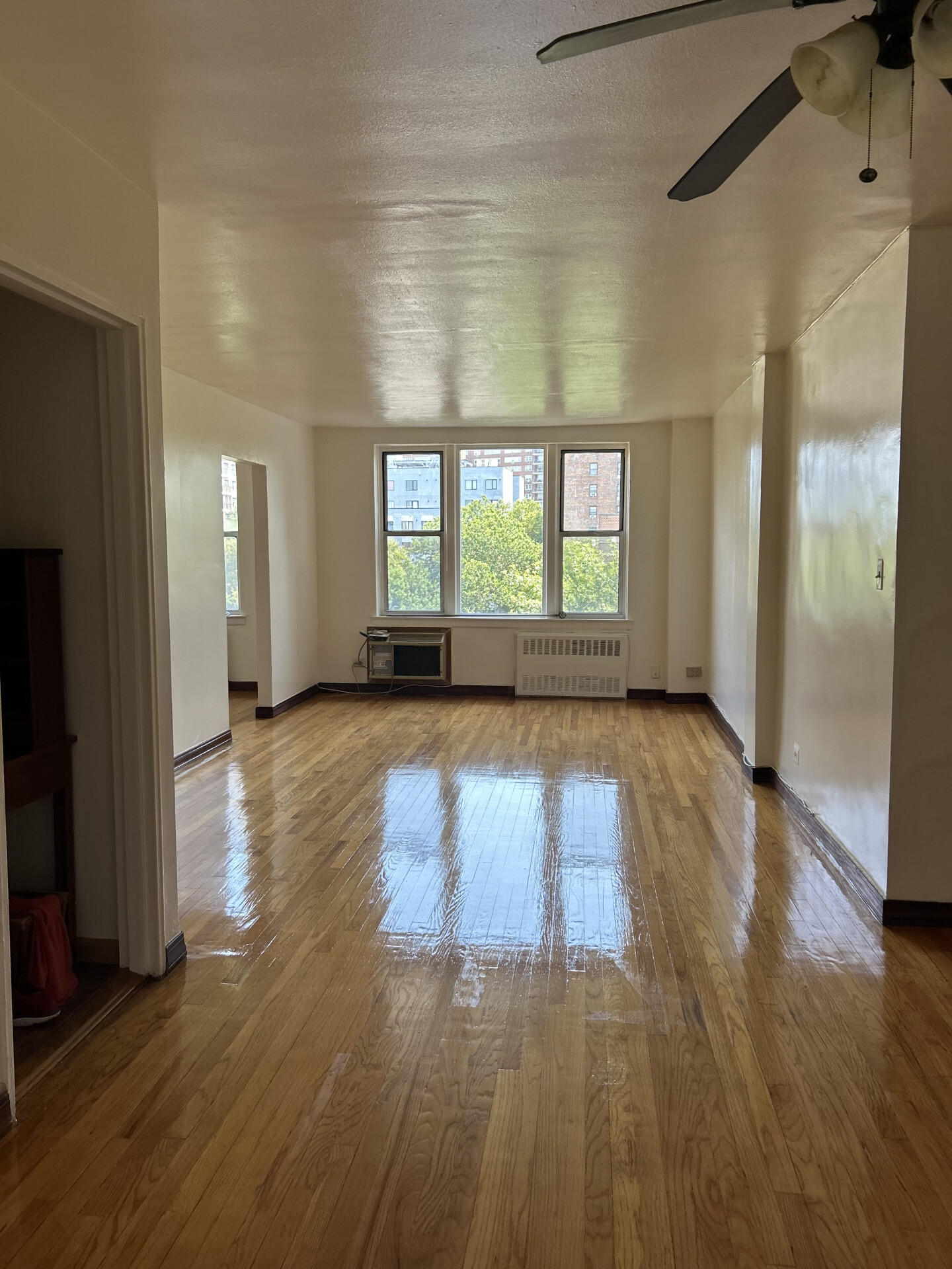 #1 photo, 2385 Barker Avenue, 布朗士 Bronxwood , NY 10467