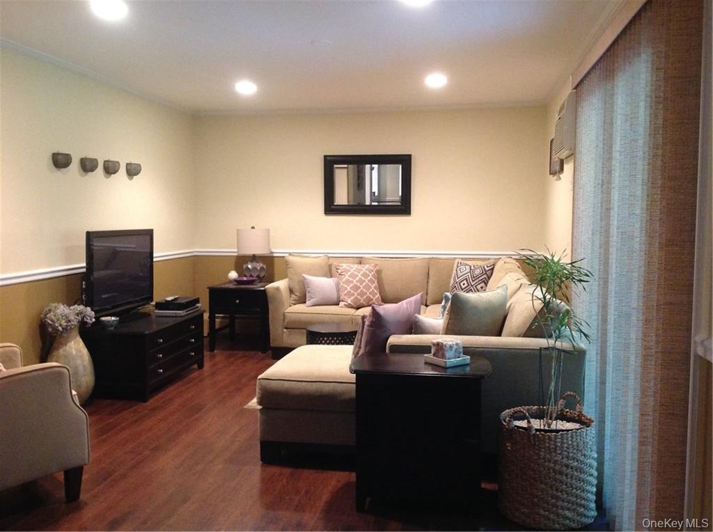 #1 photo, 144 Doxbury Lane, Suffern , NY 10901