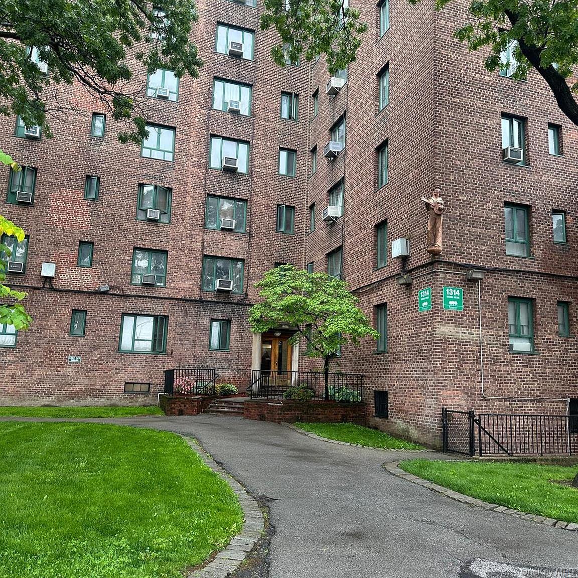 #7 photo, 1314 Virginia Avenue, Bronx , NY 10462