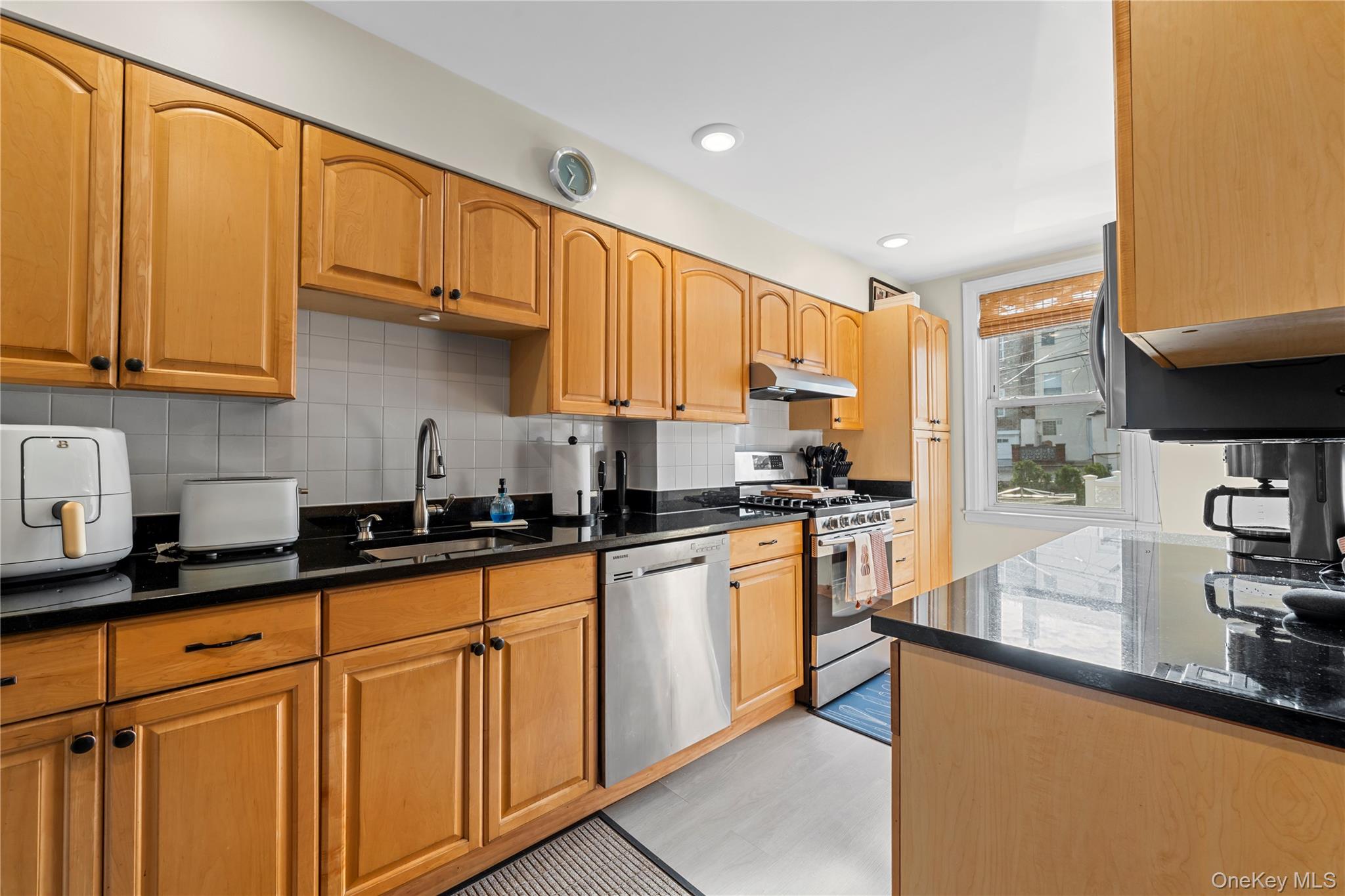 #9 photo, 7338 52nd Road, 皇后區 麦斯佩斯 Maspeth , NY 11378