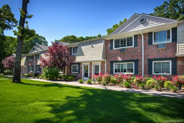 #1 photo, 10 Joyner Place, 東長島 科勒姆 Coram , NY 11727