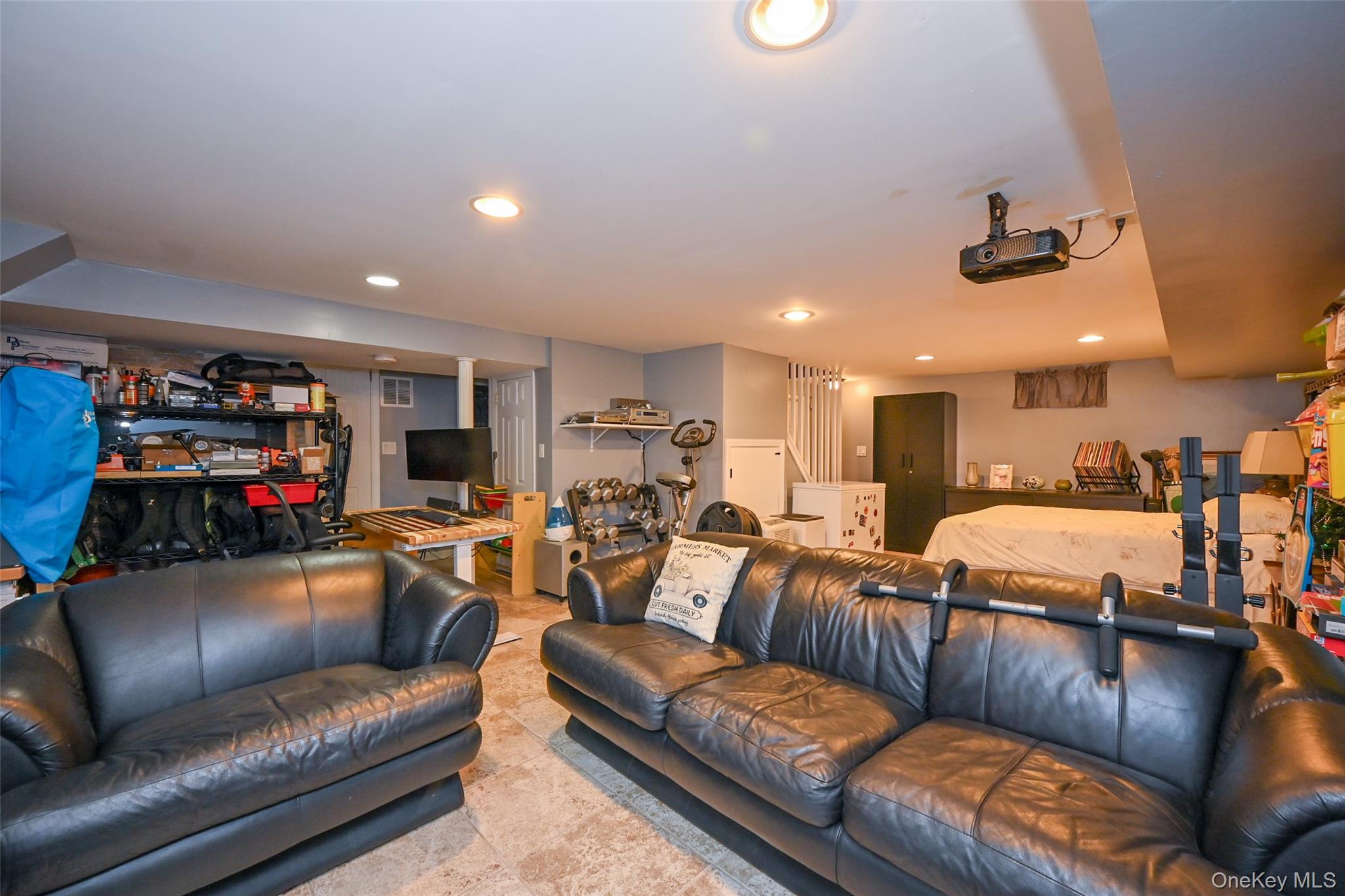 #18 photo, 4940 169th Street, Flushing , NY 11365