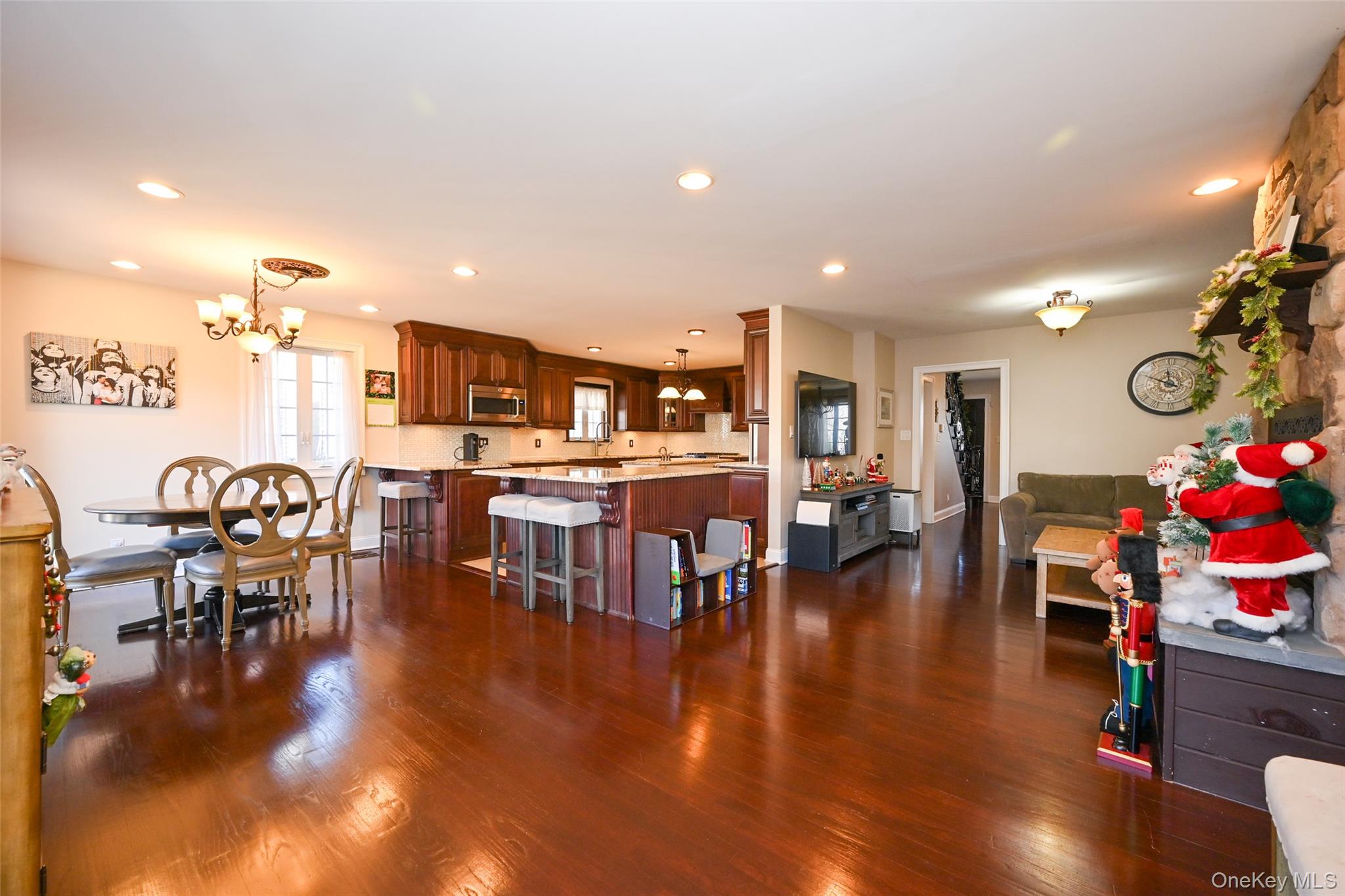 #4 photo, 4940 169th Street, Flushing , NY 11365