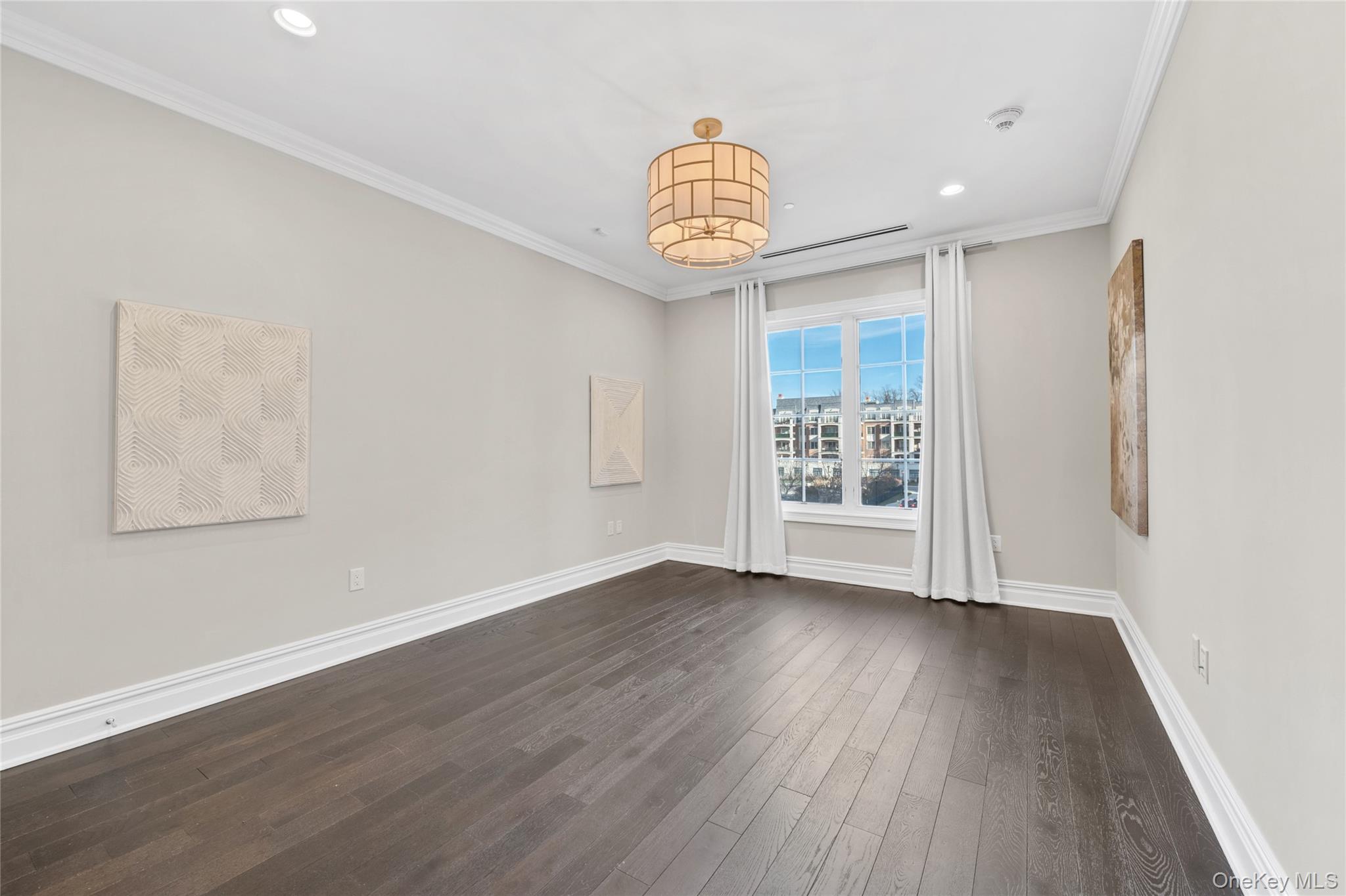 #10 photo, 5000 Royal Court, 長島 北丘 North Hills , NY 11040