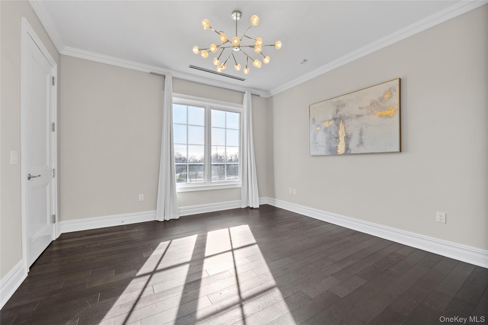 #13 photo, 5000 Royal Court, 長島 北丘 North Hills , NY 11040