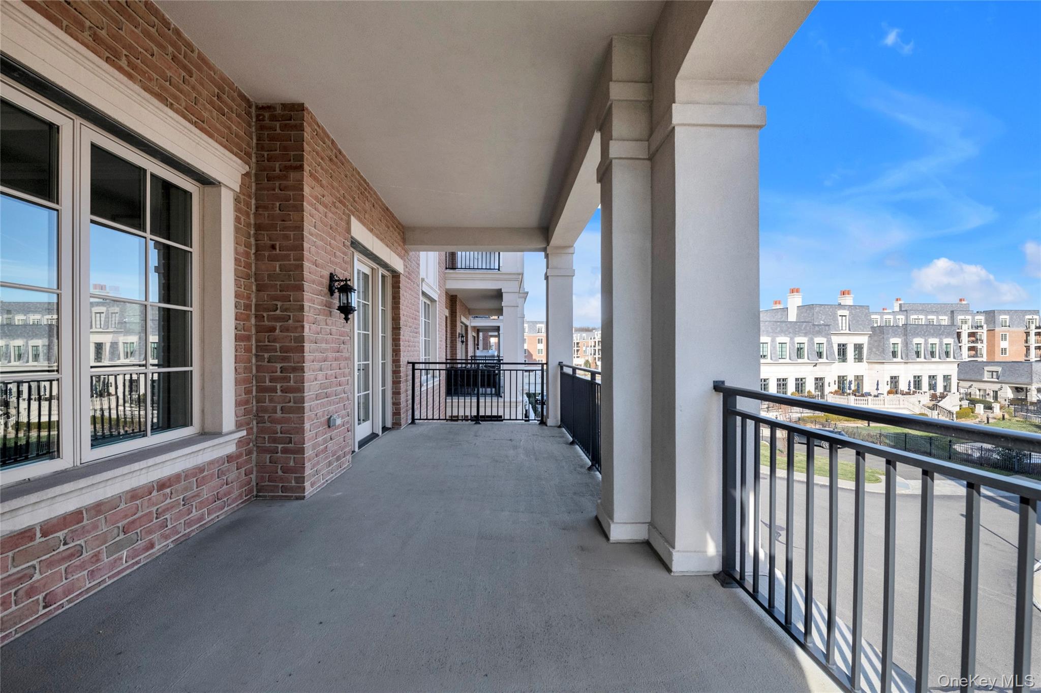 #19 photo, 5000 Royal Court, 長島 北丘 North Hills , NY 11040