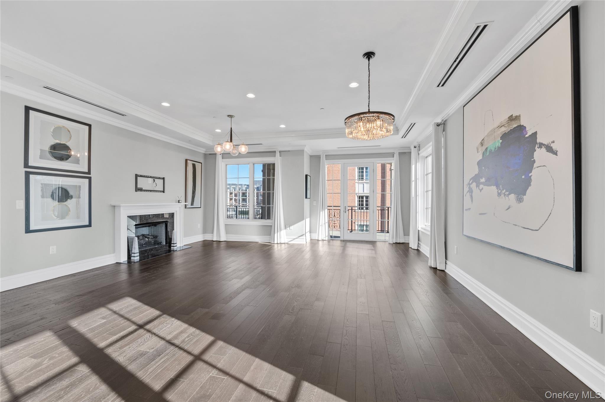 #3 photo, 5000 Royal Court, 長島 北丘 North Hills , NY 11040