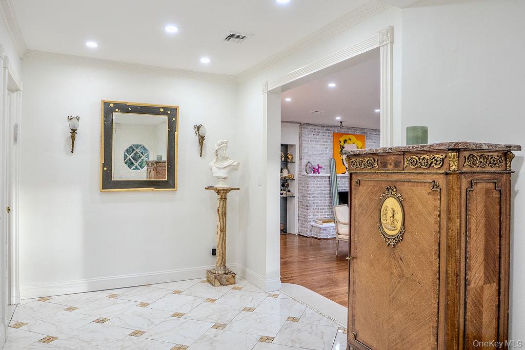 #5 photo, 9 Park Place, Great Neck , NY 11024