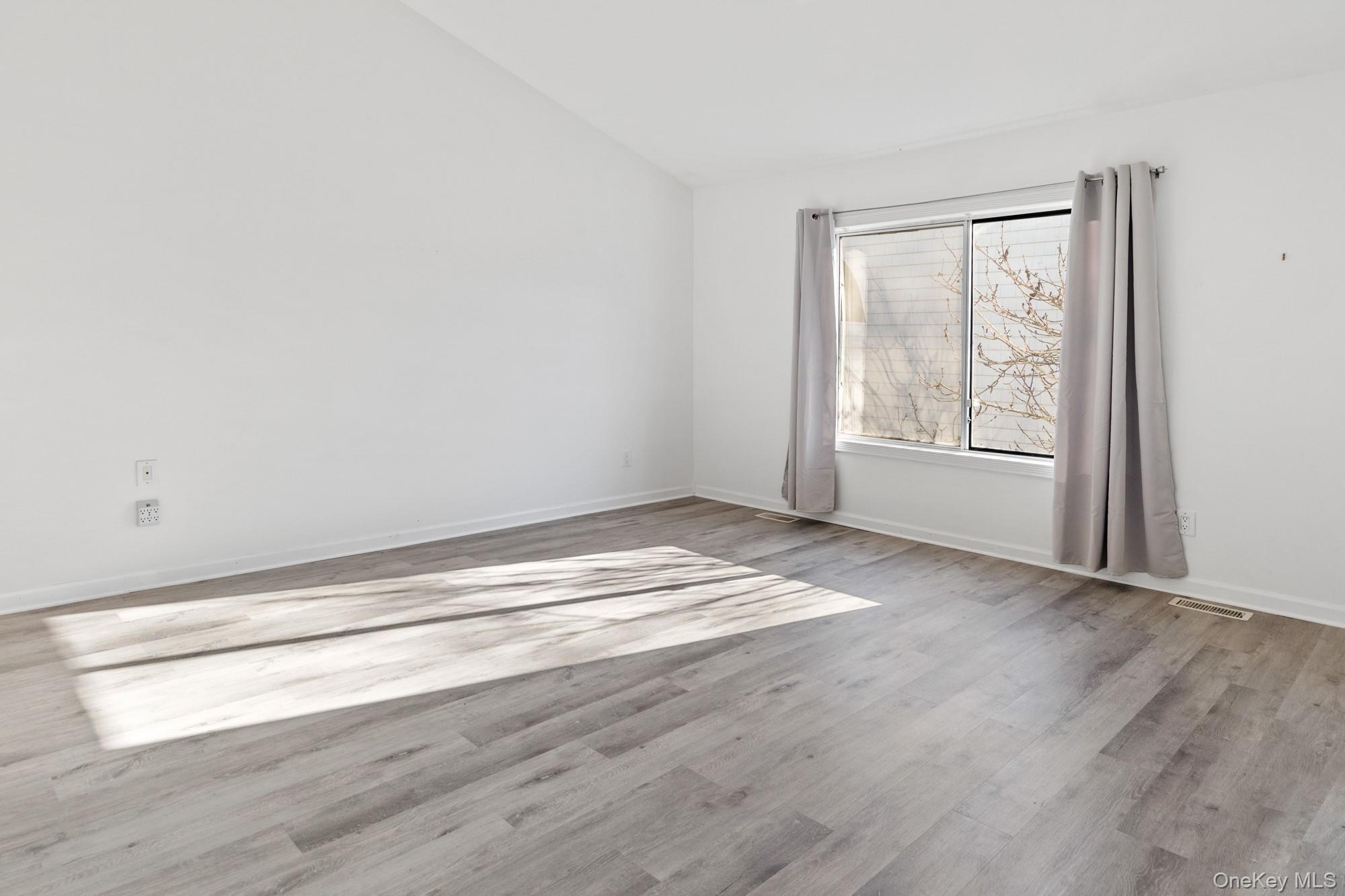 #11 photo, 220 Montauk Highway, Eastport , NY 11972