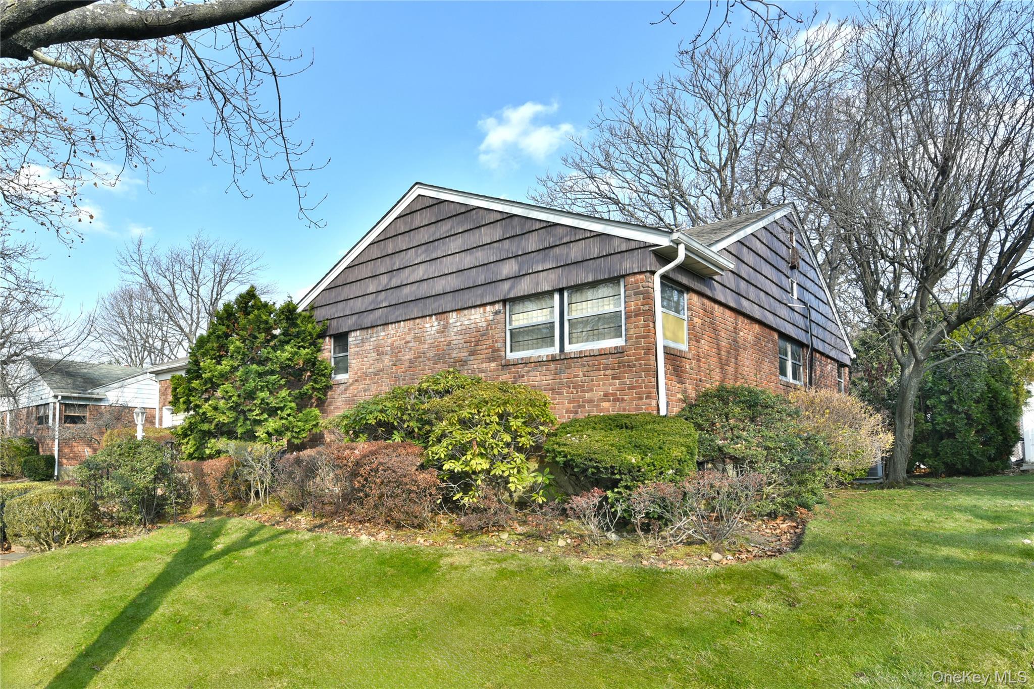 #4 photo, 217-49 Stewart Road, কুইন্‌স Oakland Gardens , NY 11364