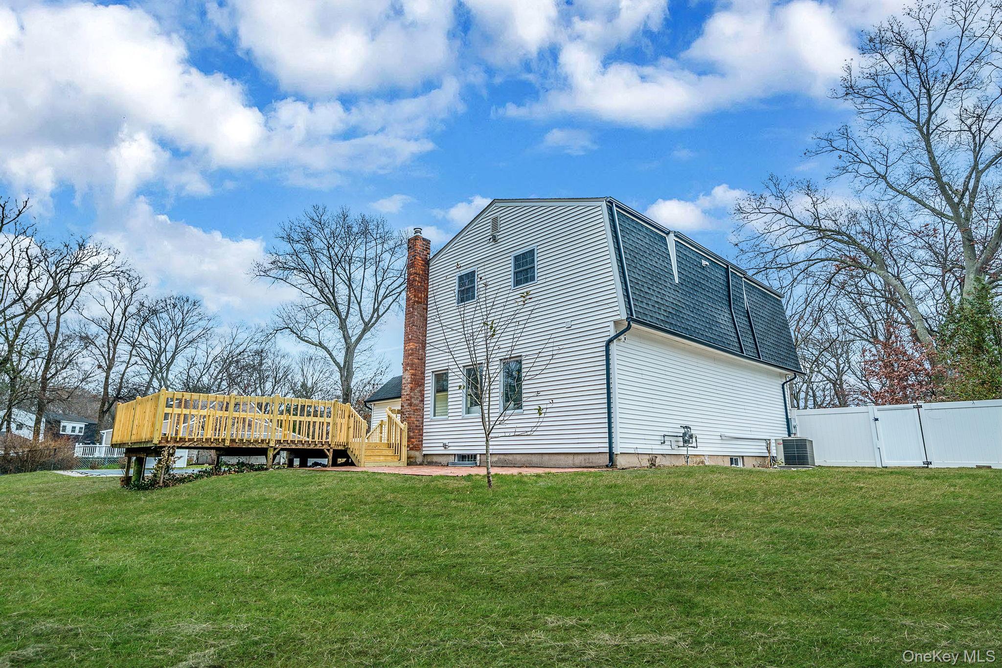 #20 photo, 3 Lilac Lane, Port Jefferson Station , NY 11776