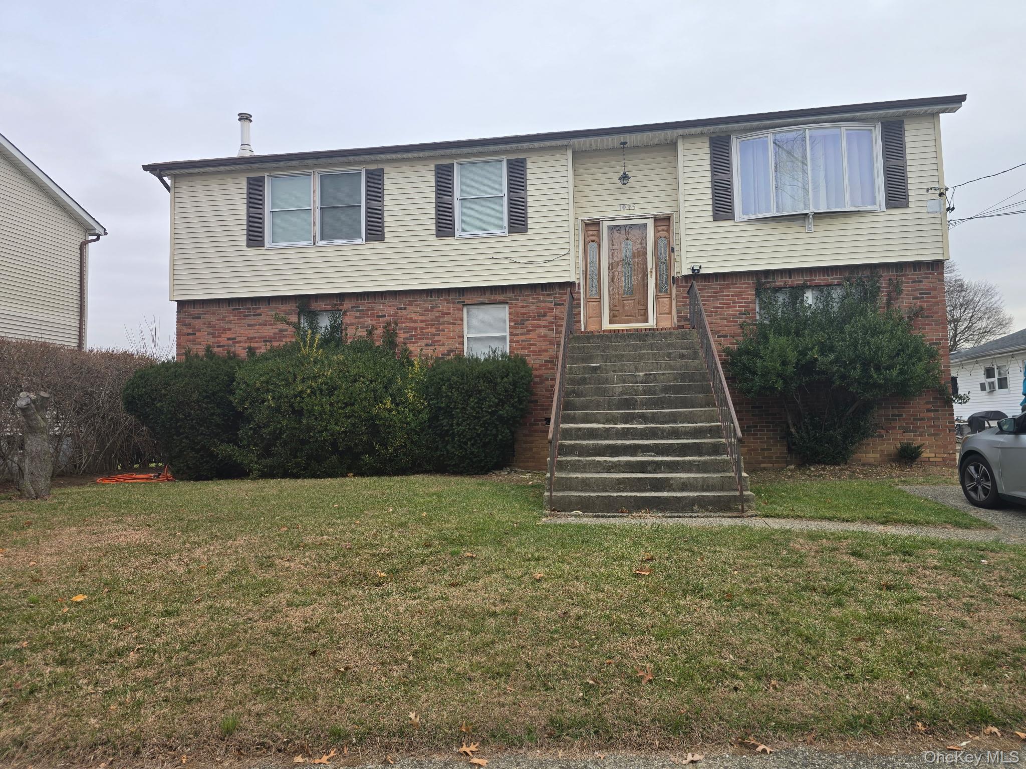 #1 photo, 1095 Pinebrook Court, West Hempstead , NY 11552