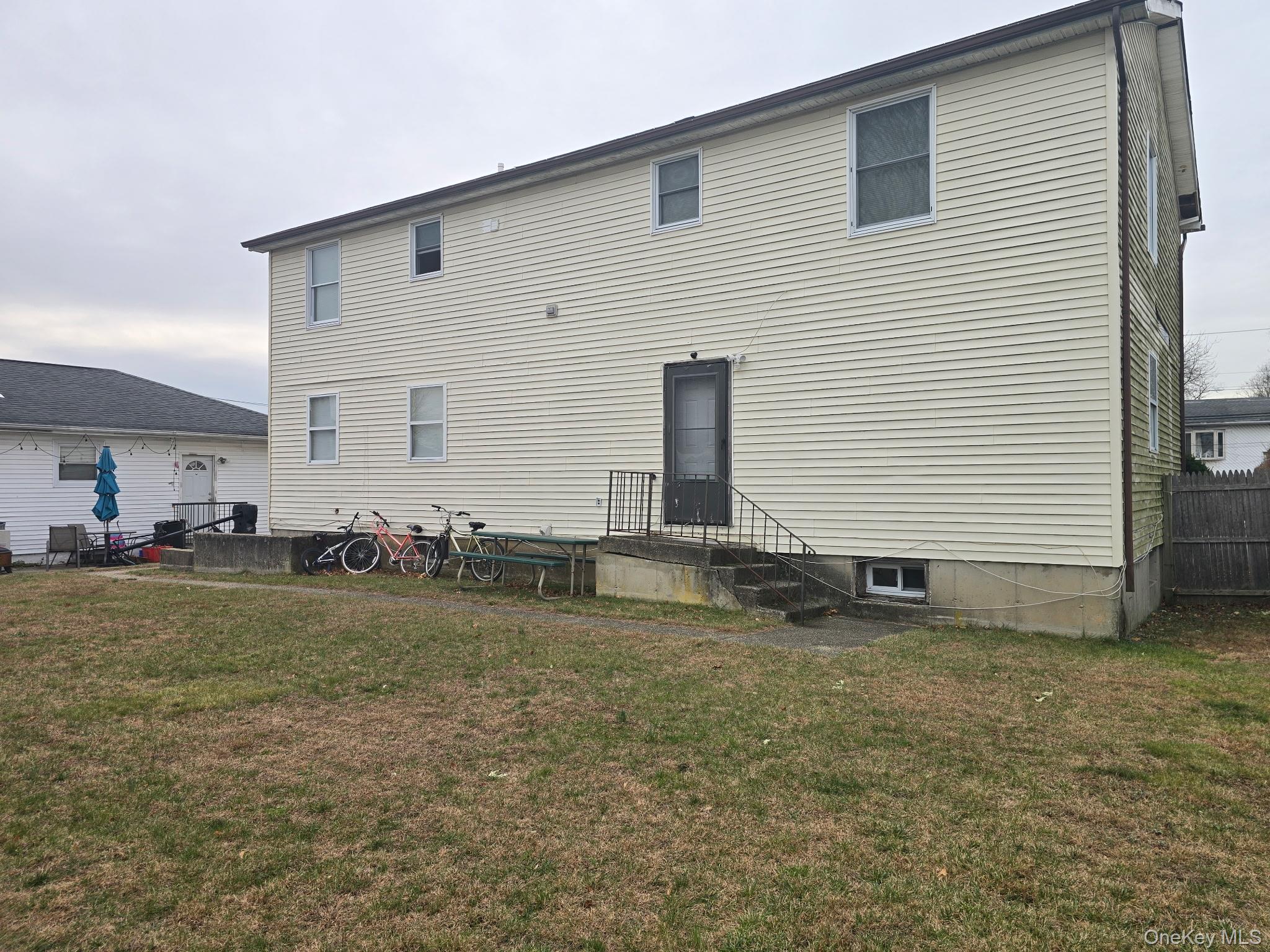 #3 photo, 1095 Pinebrook Court, West Hempstead , NY 11552