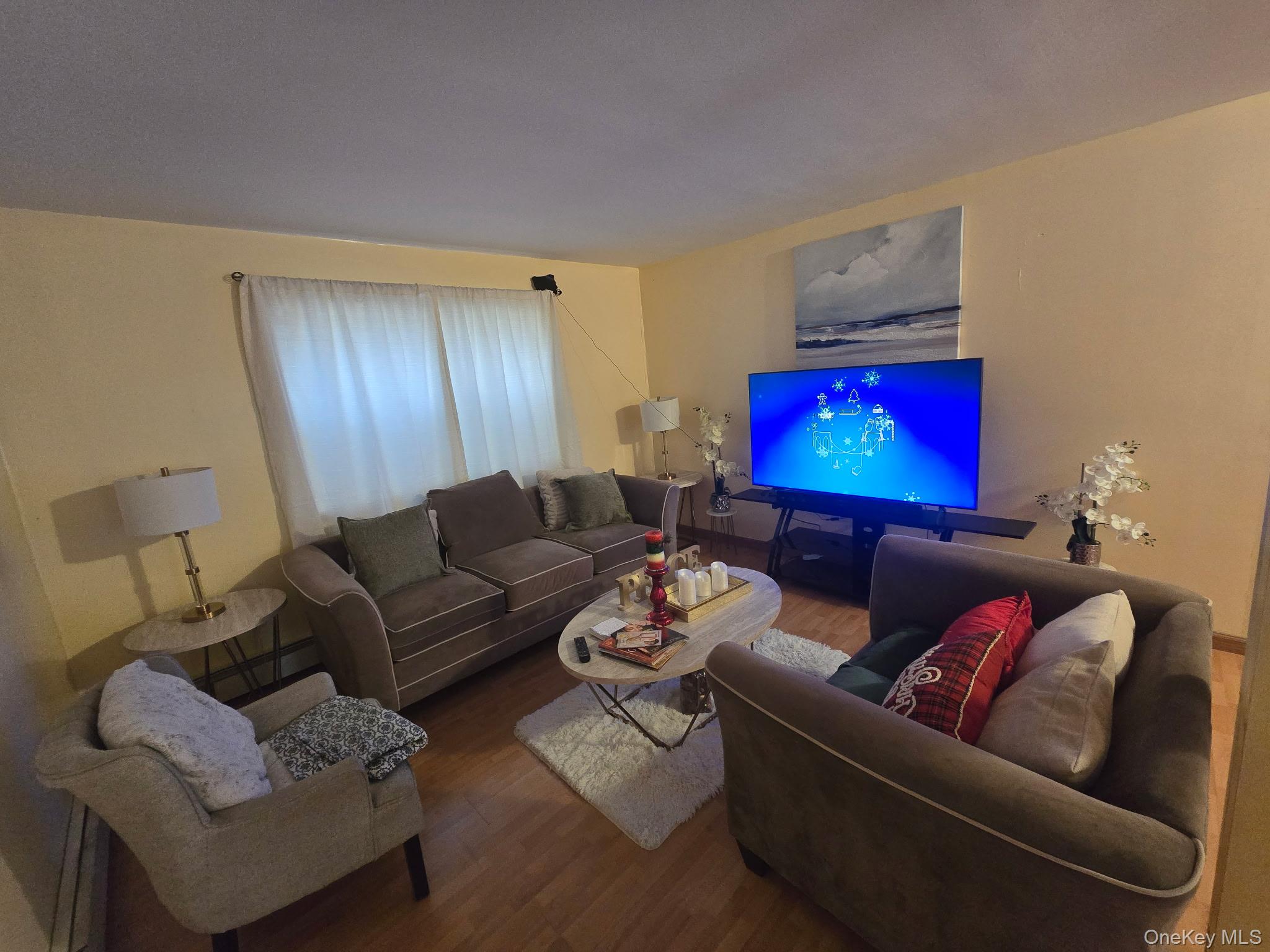 #4 photo, 1095 Pinebrook Court, West Hempstead , NY 11552