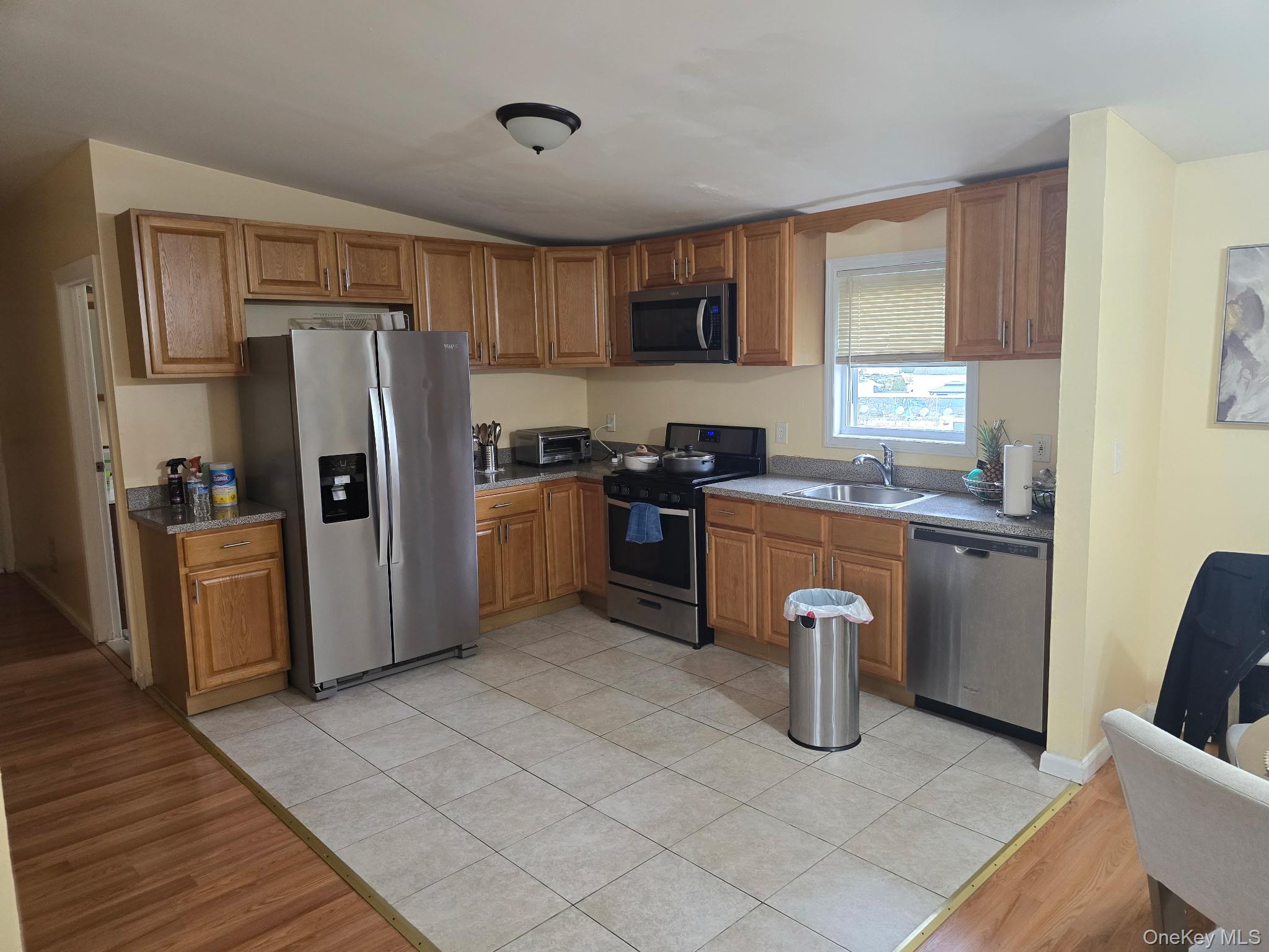 #5 photo, 1095 Pinebrook Court, West Hempstead , NY 11552