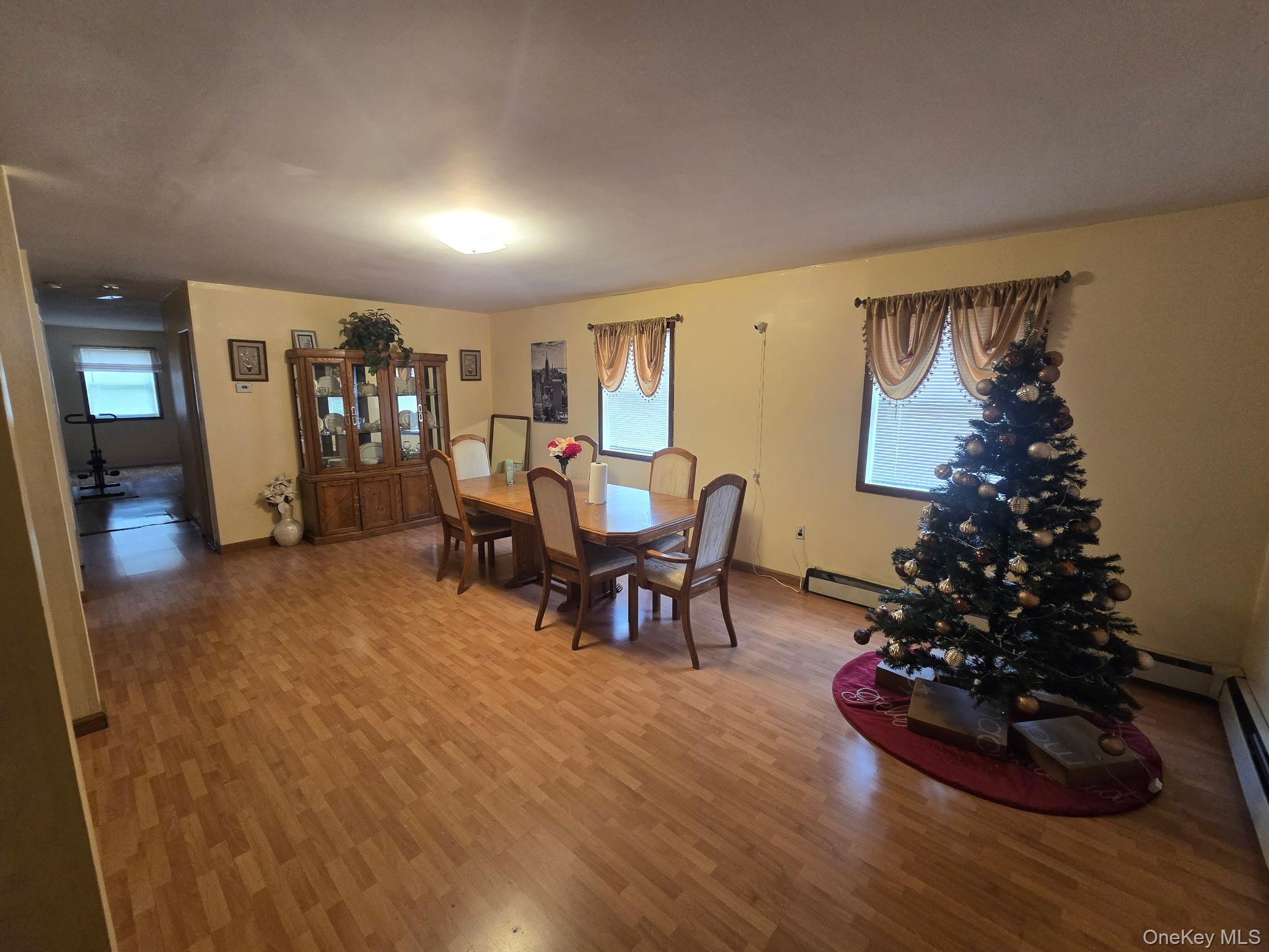 #6 photo, 1095 Pinebrook Court, West Hempstead , NY 11552