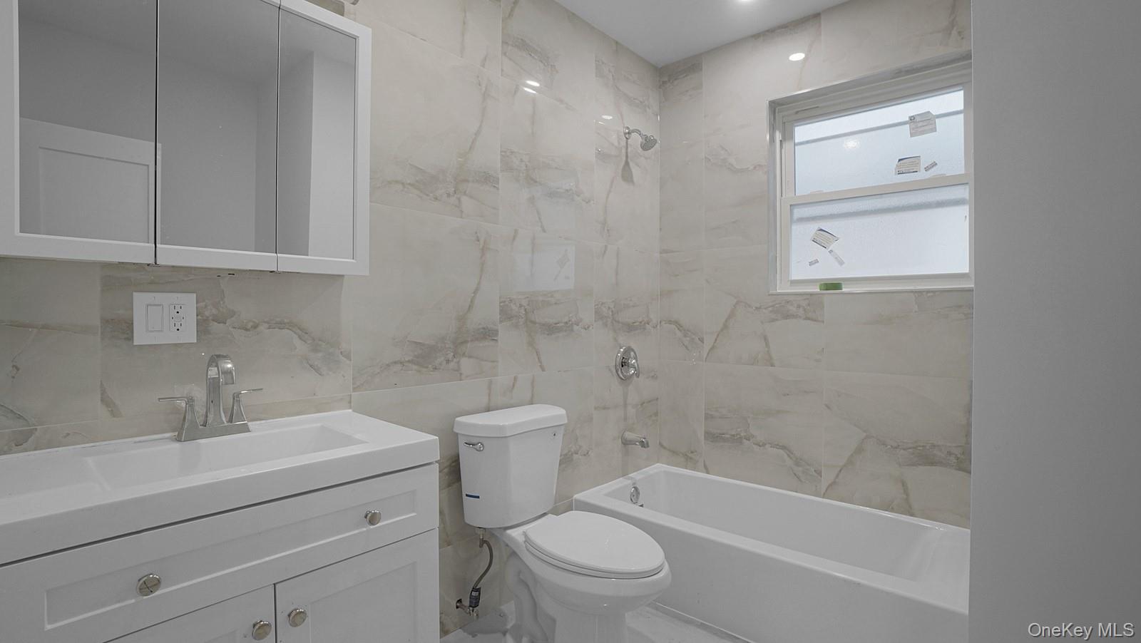 #18 photo, 679 E 221st Street, Bronx , NY 10467