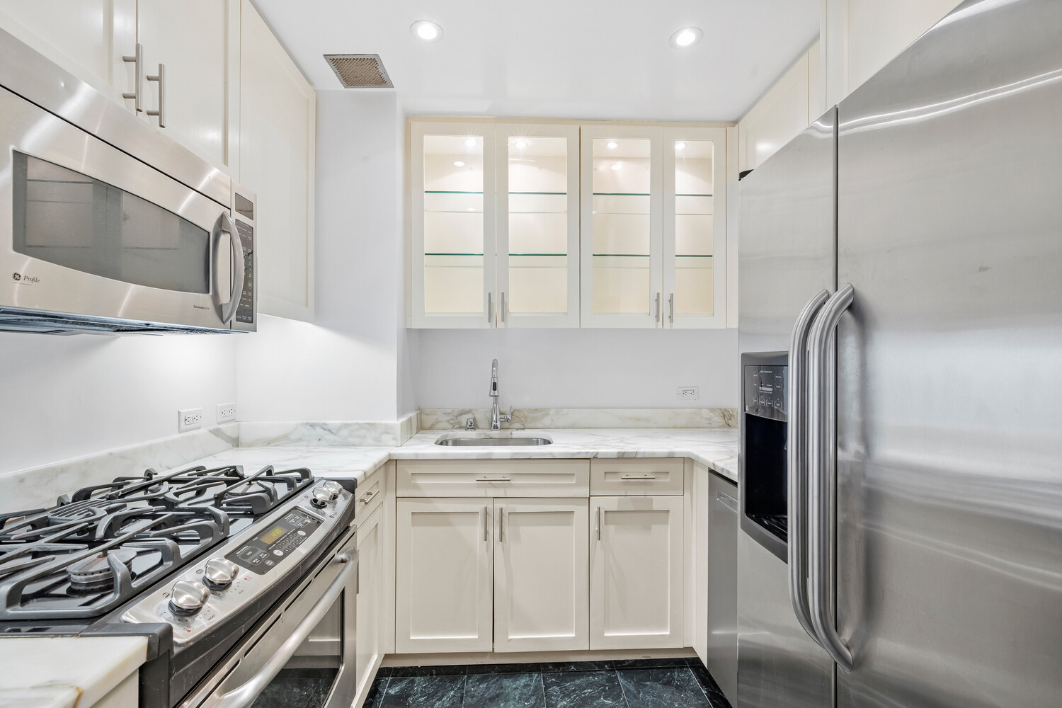 #12 photo, 721 5TH Avenue, Midtown East , NY 10022