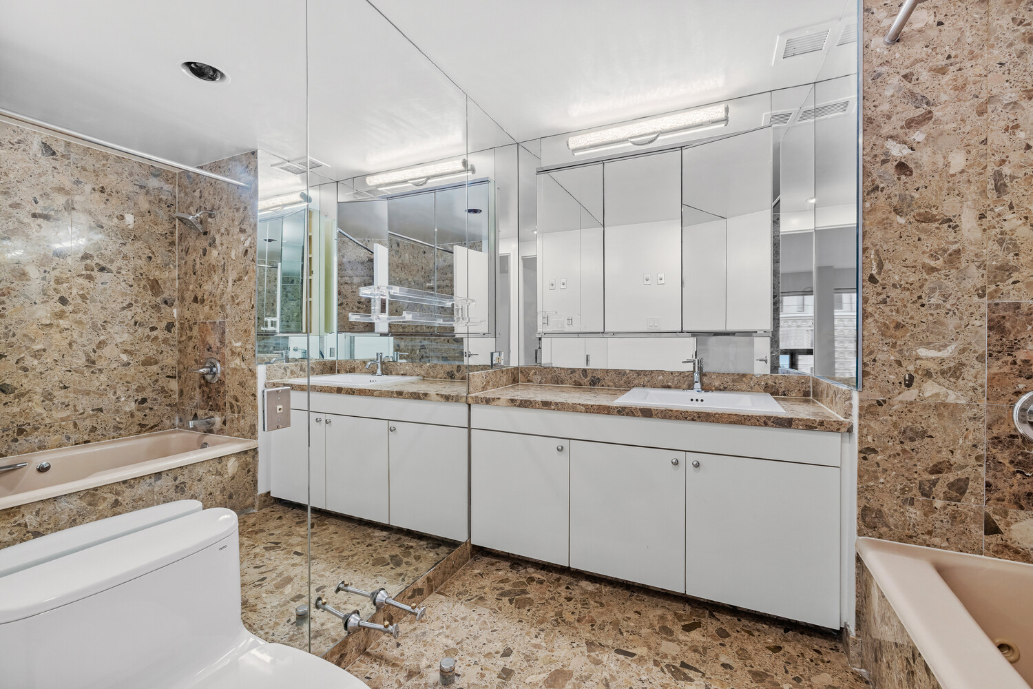 #21 photo, 721 5TH Avenue, Midtown East , NY 10022