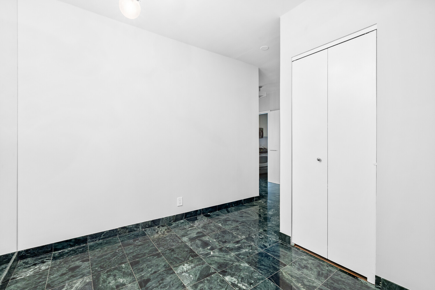 #4 photo, 721 5TH Avenue, Midtown East , NY 10022