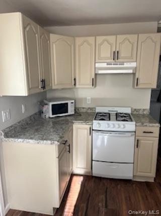 #7 photo, 86 Rollstone Avenue, West Sayville , NY 11796