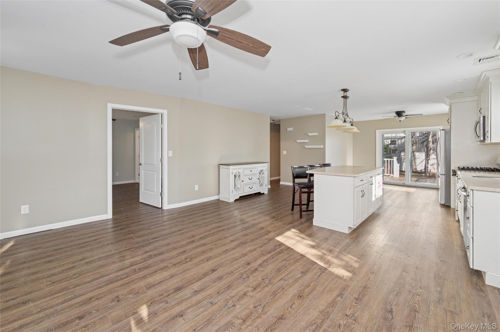 #4 photo, 2319 Willow Street, নাসাউ কাউন্টি Wantagh , NY 11793