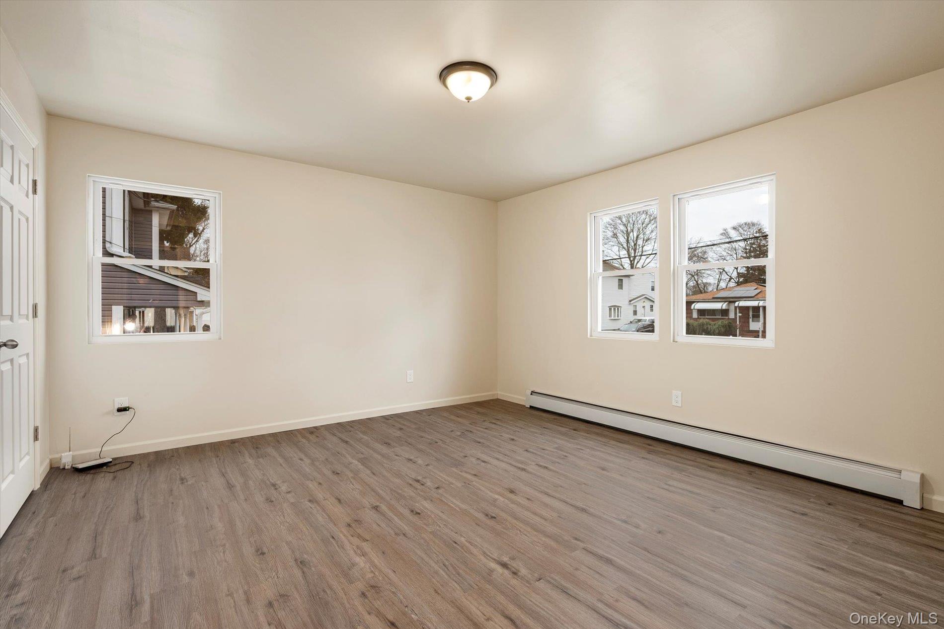 #11 photo, 36 N 15th Street, सफ़ोक काउंटी Wheatley Heights , NY 11798