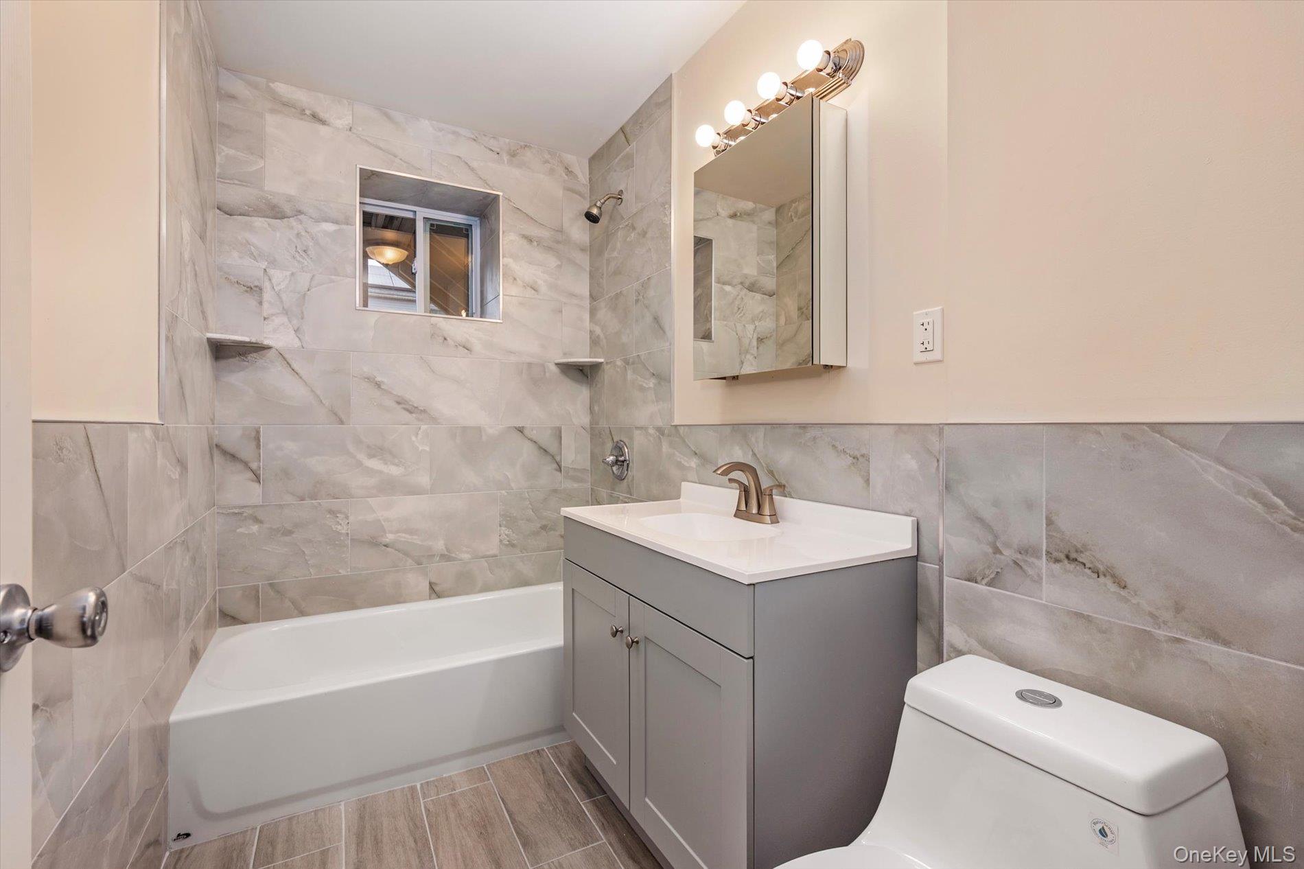 #16 photo, 36 N 15th Street, सफ़ोक काउंटी Wheatley Heights , NY 11798