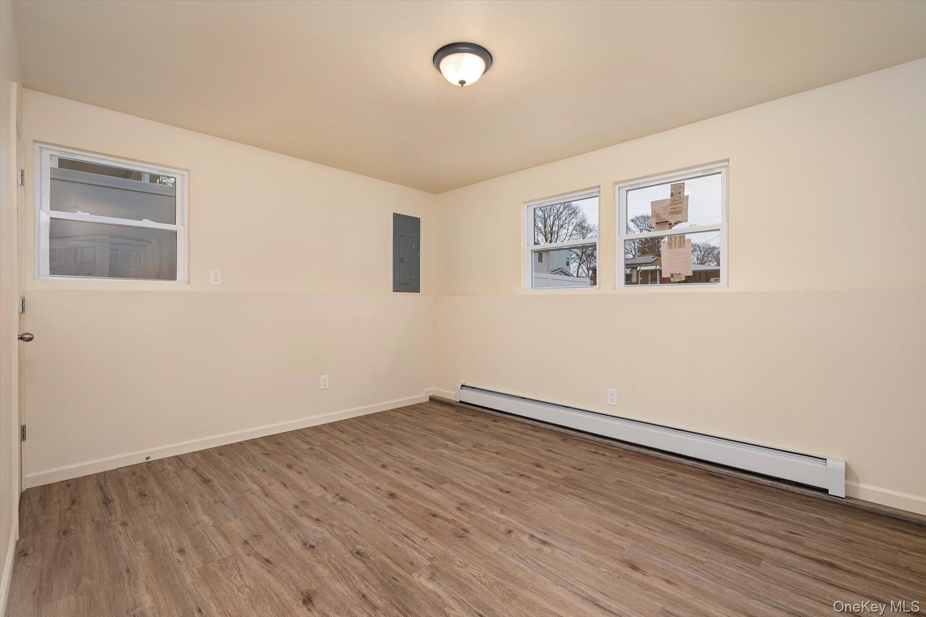 #17 photo, 36 N 15th Street, सफ़ोक काउंटी Wheatley Heights , NY 11798