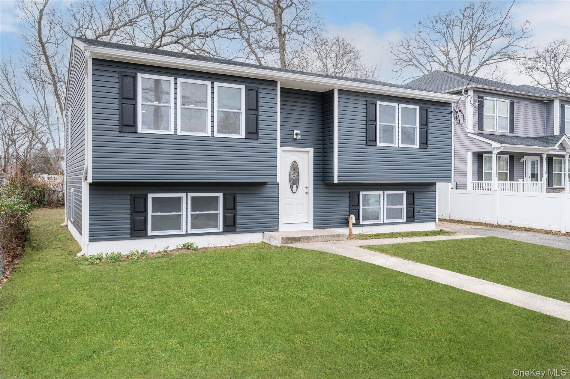 #3 photo, 36 N 15th Street, सफ़ोक काउंटी Wheatley Heights , NY 11798