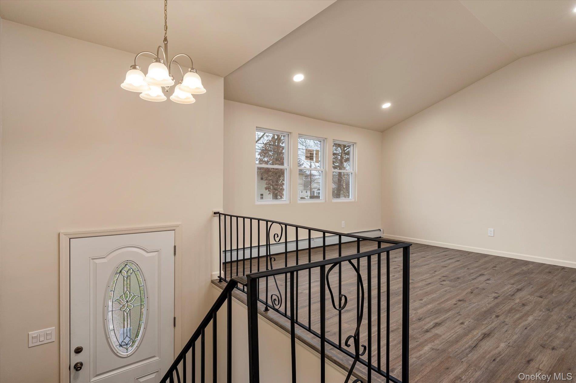 #4 photo, 36 N 15th Street, सफ़ोक काउंटी Wheatley Heights , NY 11798