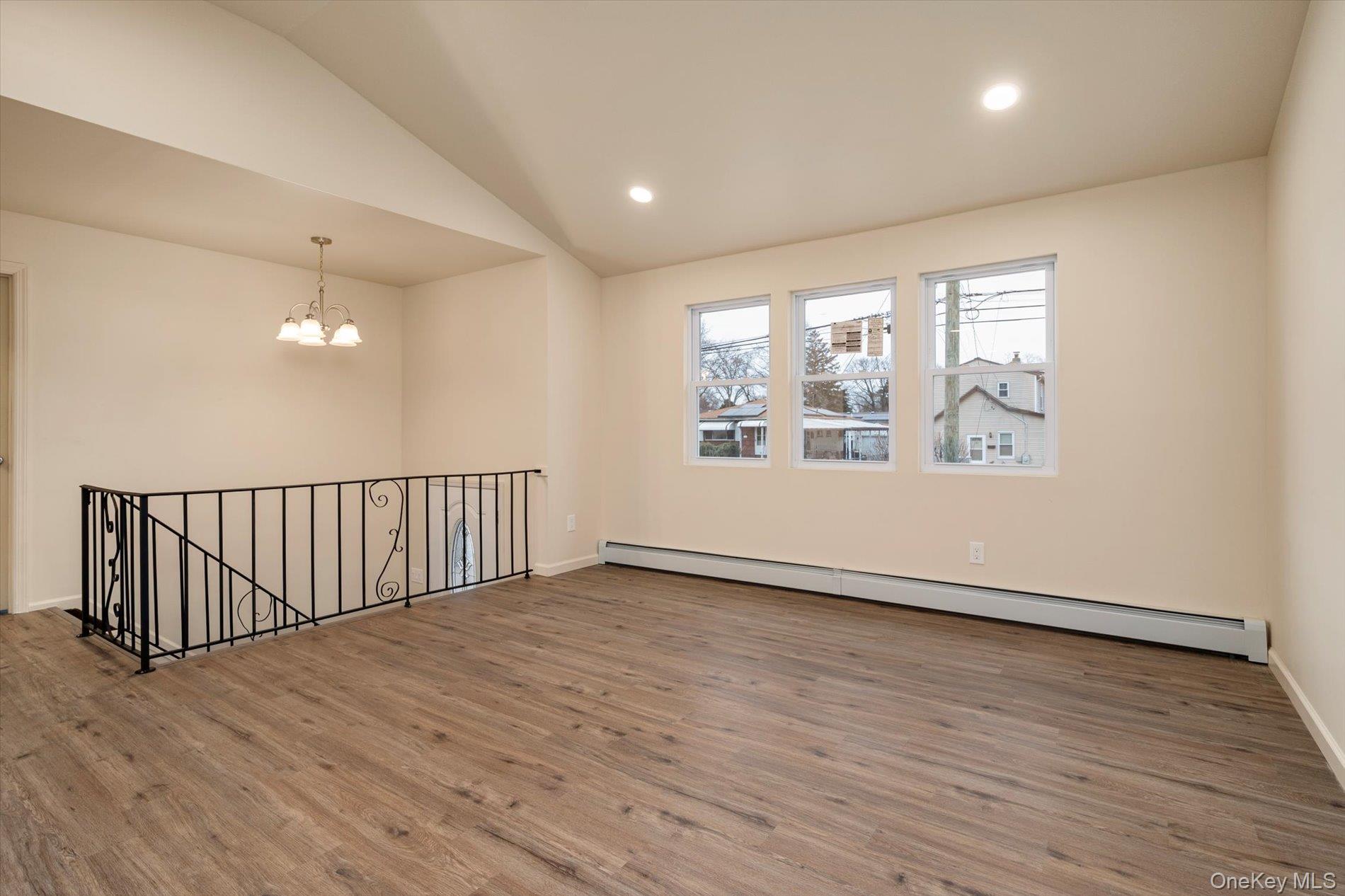 #6 photo, 36 N 15th Street, सफ़ोक काउंटी Wheatley Heights , NY 11798