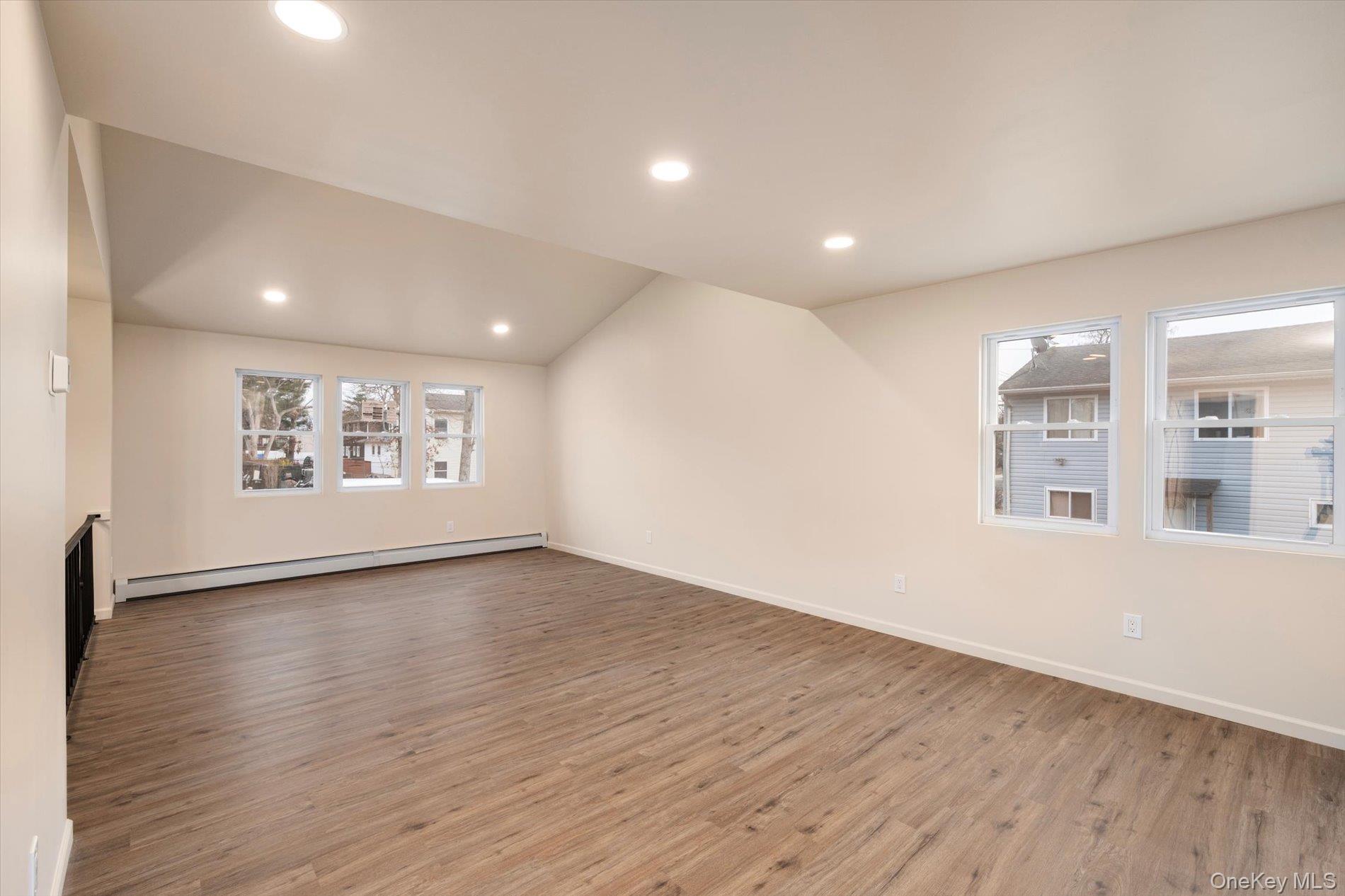 #7 photo, 36 N 15th Street, सफ़ोक काउंटी Wheatley Heights , NY 11798