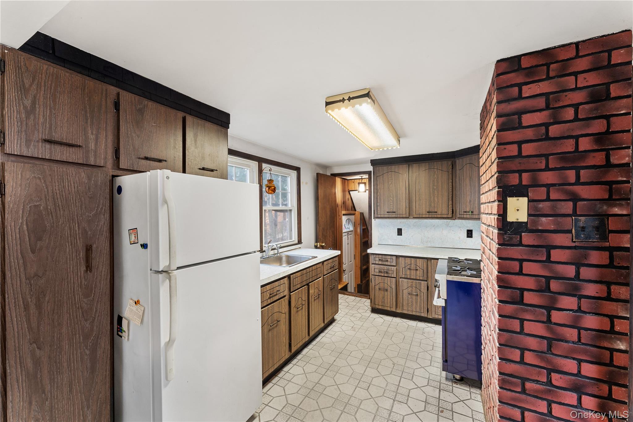 #11 photo, 160 Lanier Place, Westbury , NY 11590