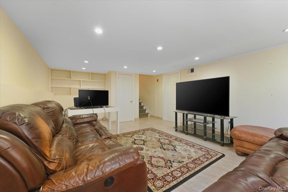 #11 photo, 504 Cedarwood Drive, מחוז נסאו Cedarhurst , NY 11516