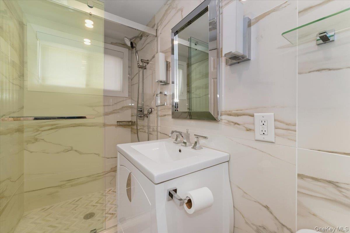 #3 photo, 504 Cedarwood Drive, מחוז נסאו Cedarhurst , NY 11516