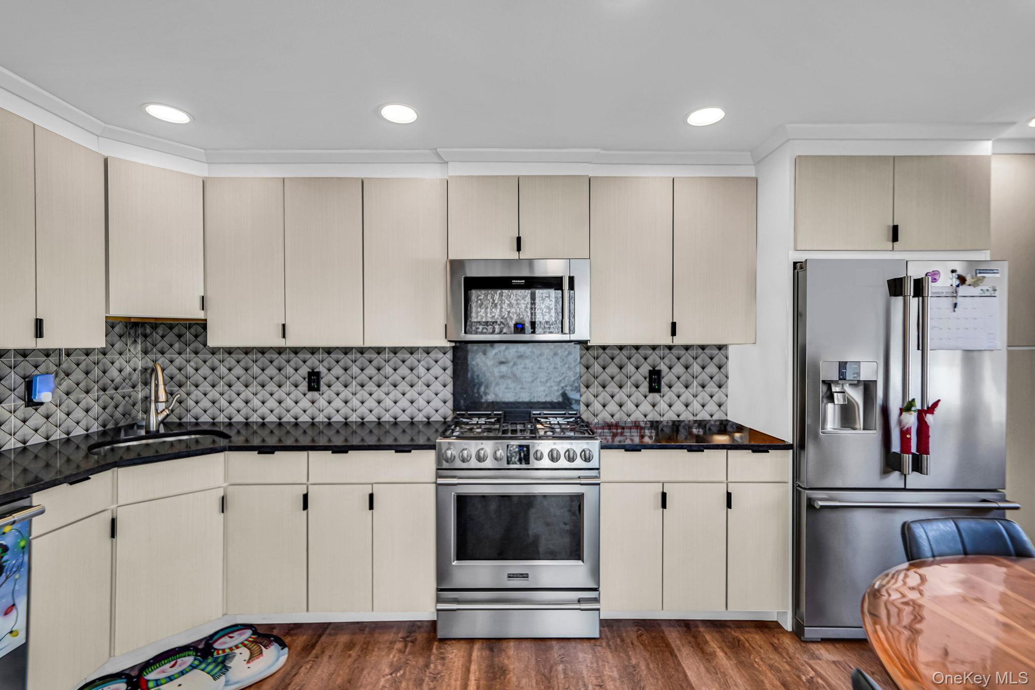 #4 photo, 386 33rd Street, Lindenhurst , NY 11757