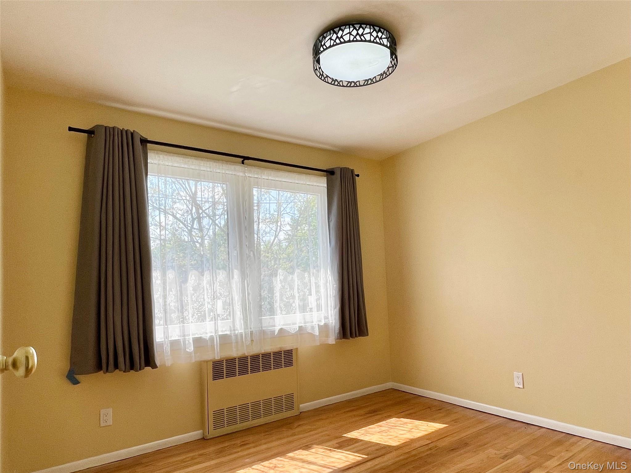 #12 photo, 3905 Douglaston Parkway, Douglaston , NY 11363