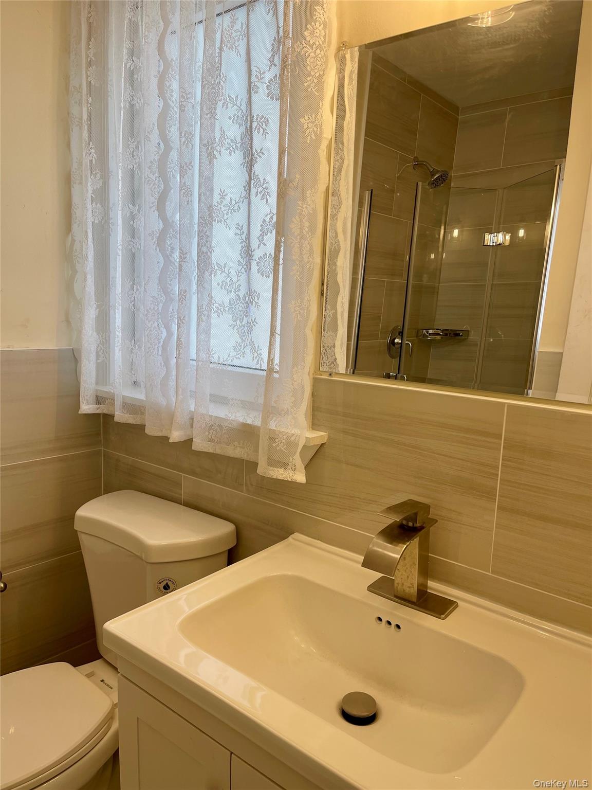 #18 photo, 3905 Douglaston Parkway, Douglaston , NY 11363