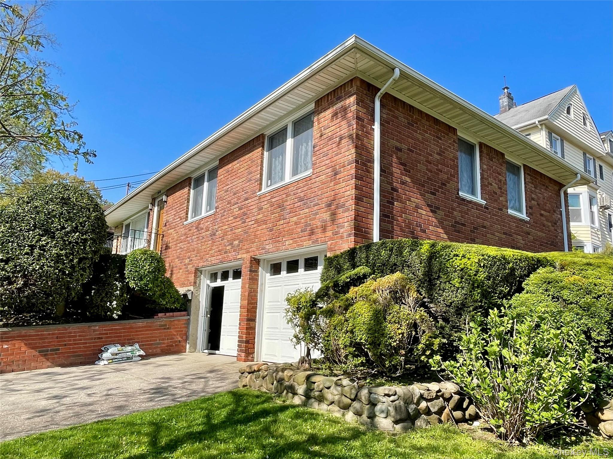 #2 photo, 3905 Douglaston Parkway, Douglaston , NY 11363