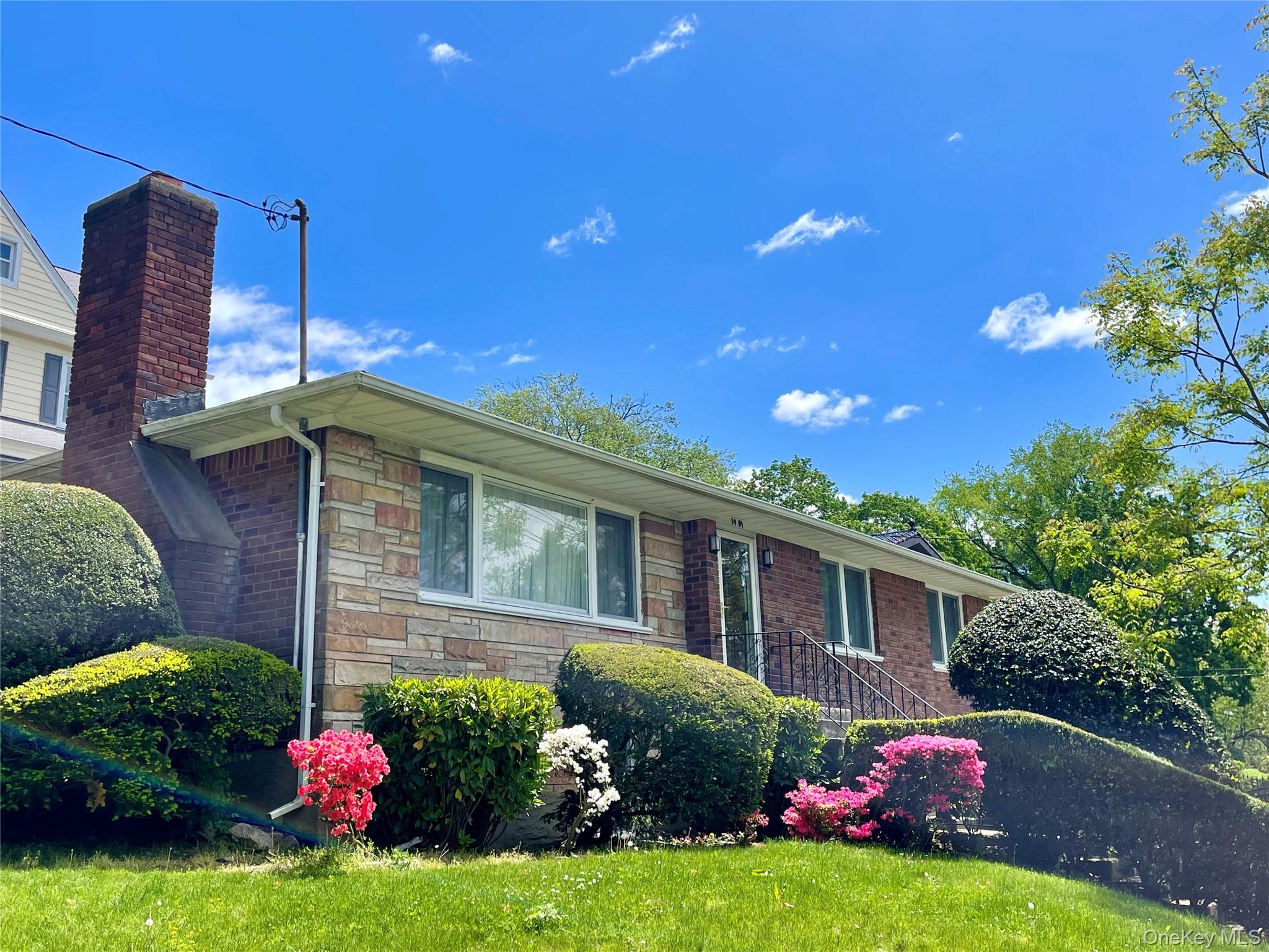 #3 photo, 3905 Douglaston Parkway, Douglaston , NY 11363