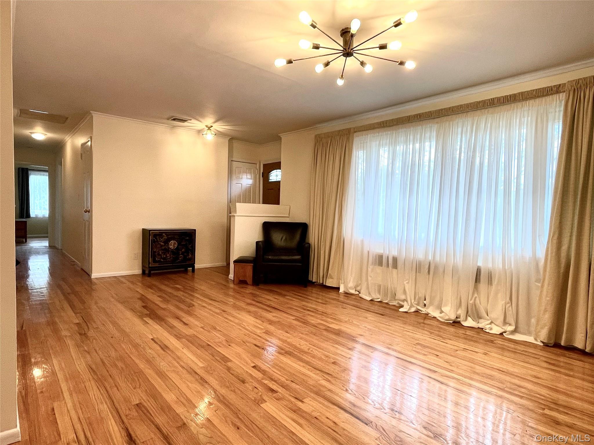 #5 photo, 3905 Douglaston Parkway, Douglaston , NY 11363