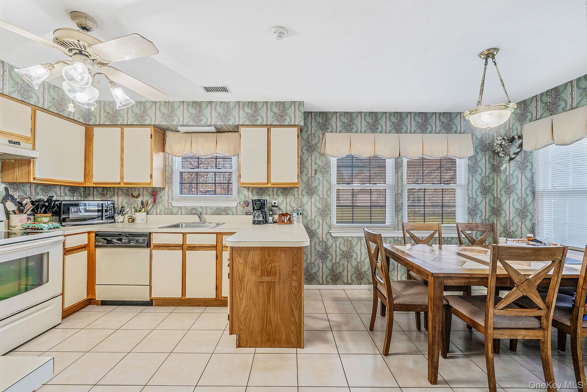 #10 photo, 11 Gazebo Lane, Holtsville , NY 11742