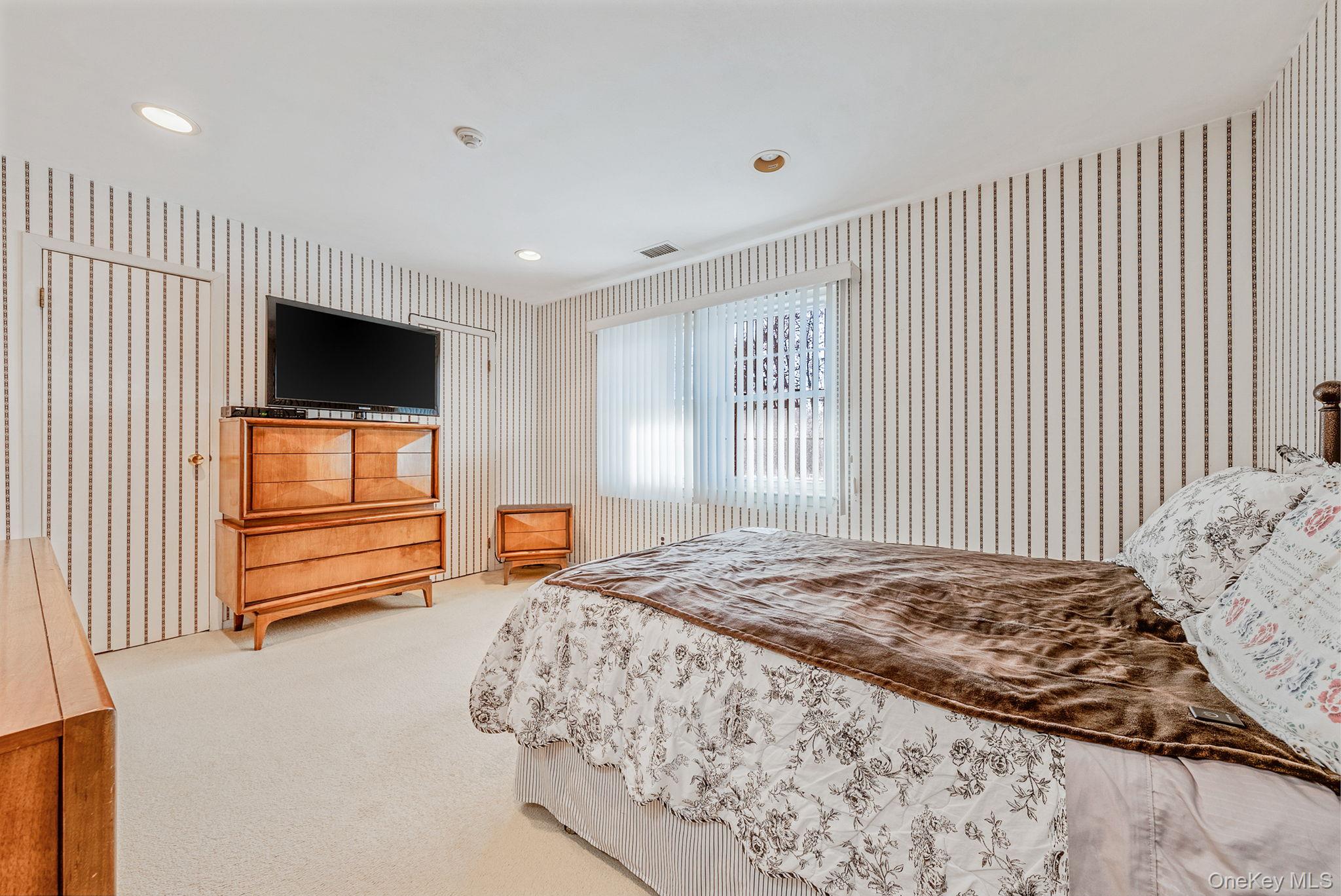 #18 photo, 11 Gazebo Lane, Holtsville , NY 11742