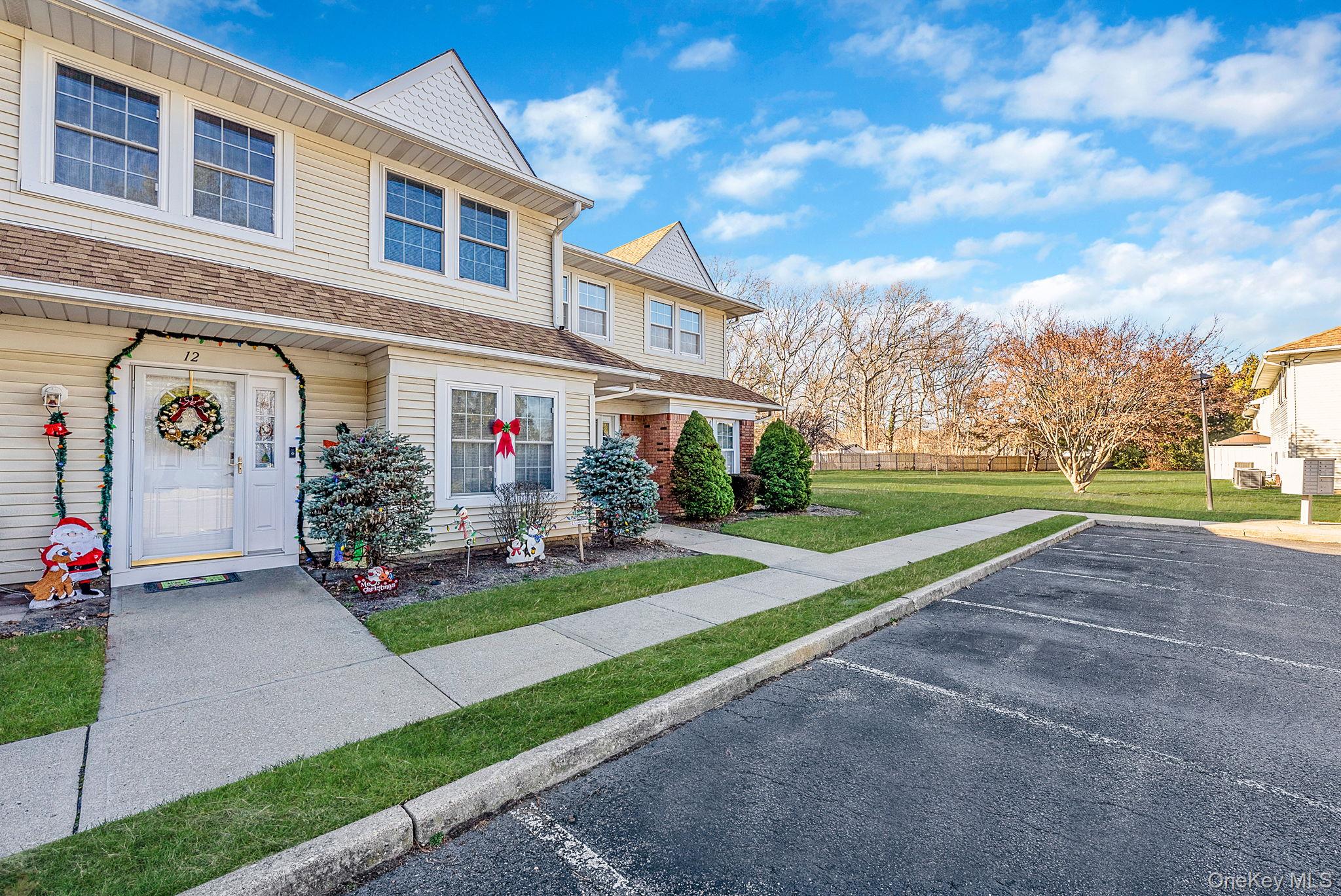 #2 photo, 11 Gazebo Lane, Holtsville , NY 11742